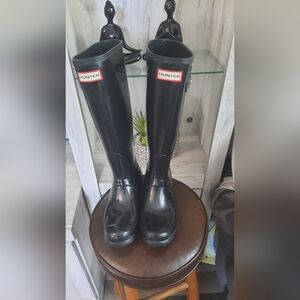 Hunter tall rain boots black gloss sz 7F/6M (EU 38) used like new